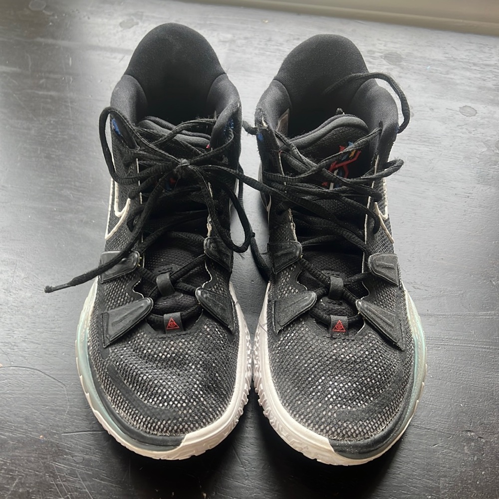 Nike kyrie basketball shoes